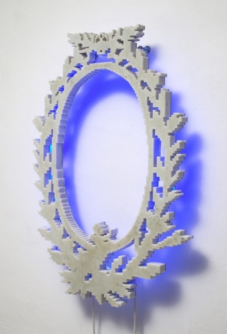 Michele Chiossi Neon-Classic (Ladurèe), 2007  marmo statuario, acciaio, neon corona alloro imperatore poeta eternità classicità zigzag scultura retroilluminazione blu macarons
