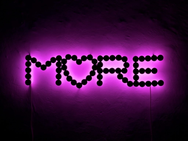 Michele Chiossi MORE LOVE, 2009  resine polimeriche, acciaio, Jaguar car paint, neon scultura retroilluminazione rosa fucsia lumini amore cuore
