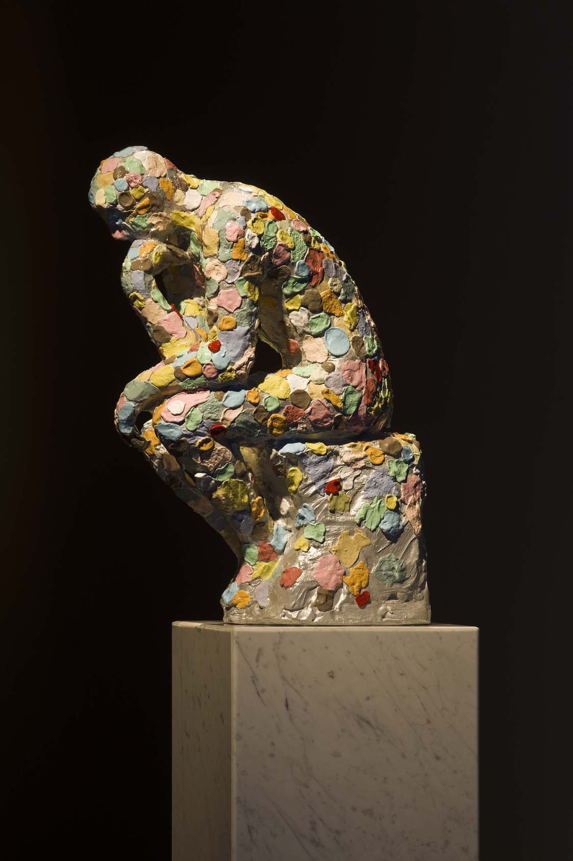 Michele Chiossi Mumble Mumble Gum, 2009  resina e caolino,  car paint e marmo Pensatore Rodin scultura chewing-gum modellato