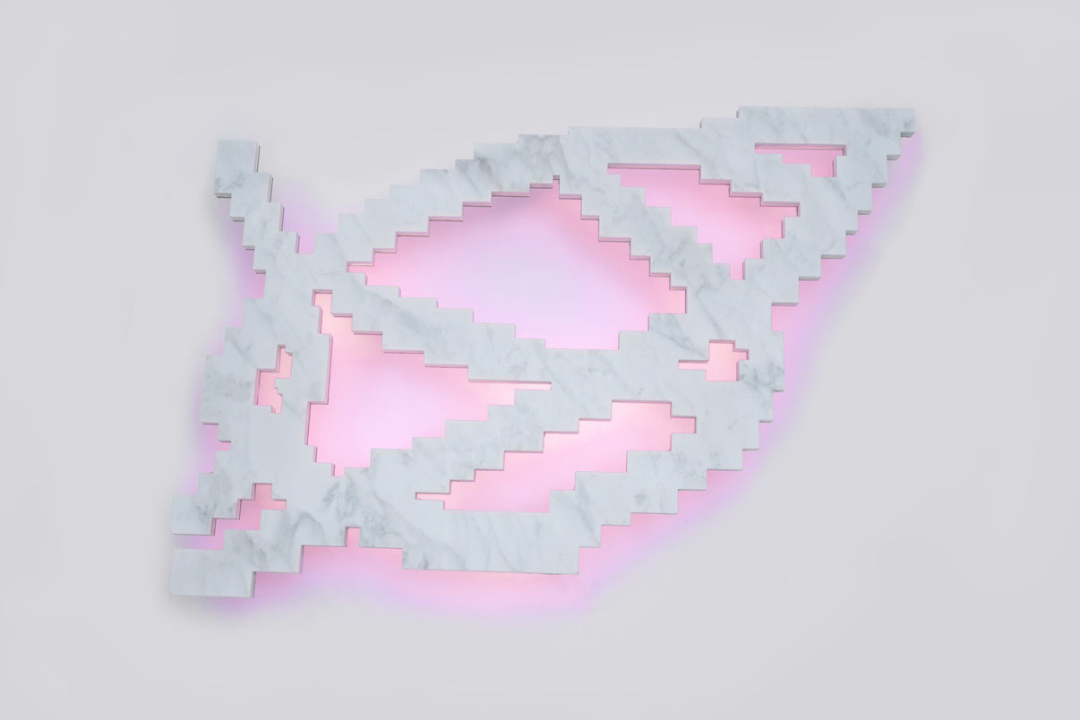 CARRARA ARABESQUE (det), 2015 marmo bianco statuario, acciaio inox, neon 128x84x10 cm rosa Lucio Fontana arabesco Spazialismo zigzag