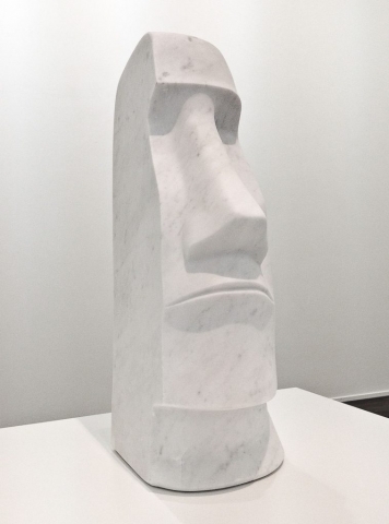Emoji, 2015 marmo statuario  60x30 cm Moai primitivismo scultura statuaria emoticon