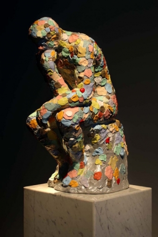 Michele Chiossi Mumble Mumble Gum, 2009  resina e caolino,  car paint e marmo Pensatore Rodin scultura chewing-gum modellato
